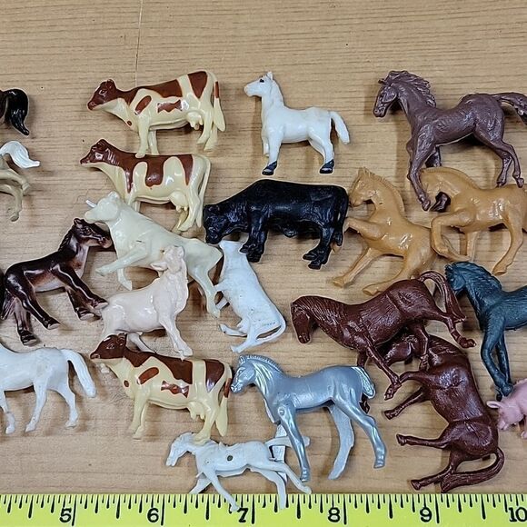 1 1/5" plastic farm animals 30+ - Picture 3 of 4